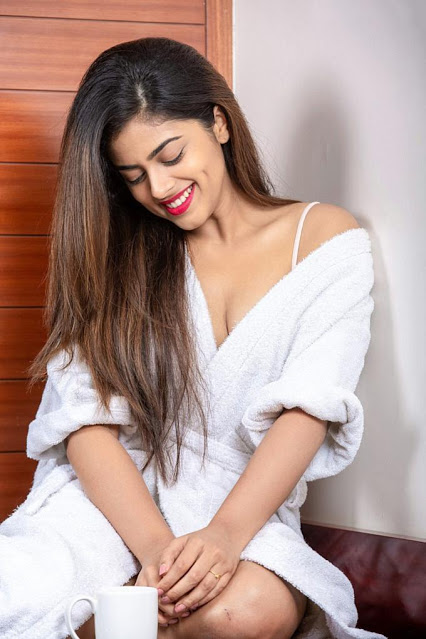 Hot Model Siddhi Idnani Cross Legs Thighs Photo Shoot In White Top 7